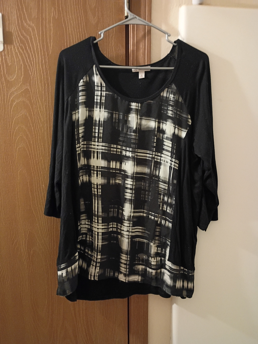 Women’s Black & White Plaid Raglan Tunic Top